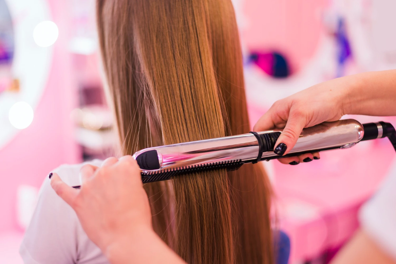 ¡Consigue un cabello radiante en casa con las mejores planchas para el pelo!