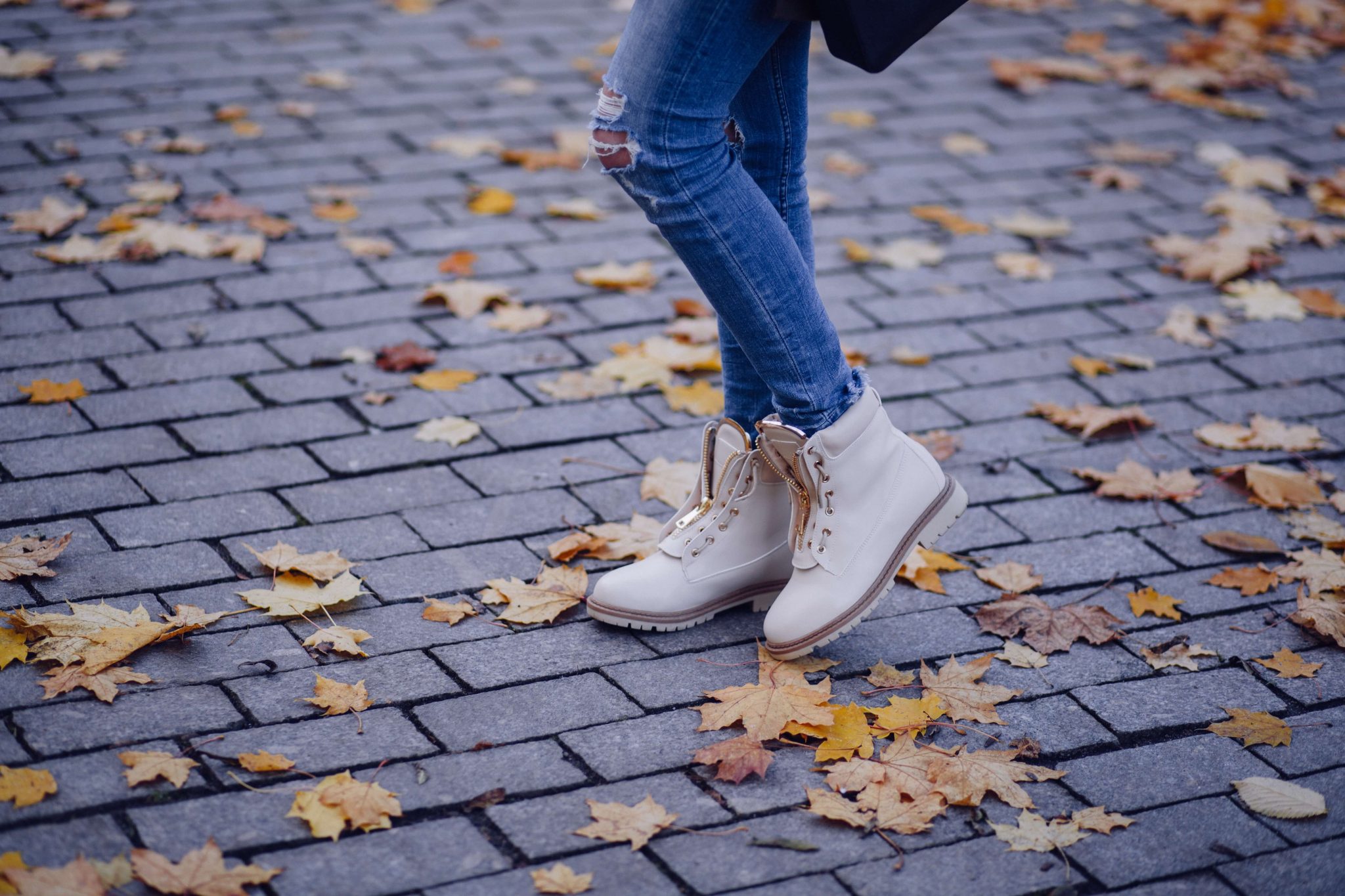 ¿Qué prefieres botines planos o botas altas?