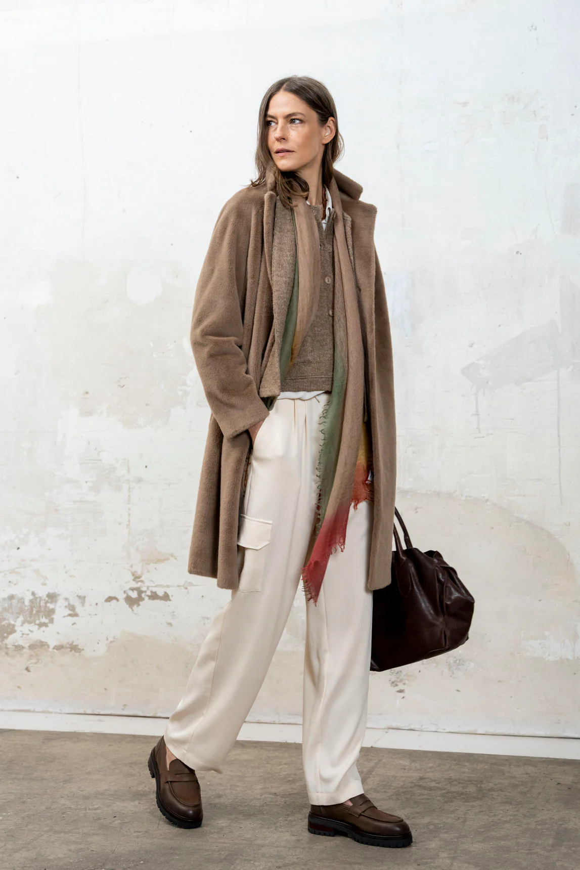 ¿Cómo crear looks con abrigo para eventos?